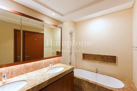 Снять в аренду квартиру в The Hills A, The Hills, Дубай: 3 спальни, 184.59826100м², № 12848 - фото 18