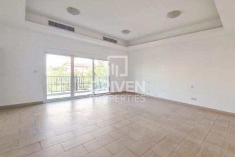 Villa en The Villa, Dubai, 5 dormitorios, 465 m², № 20654 - foto 2