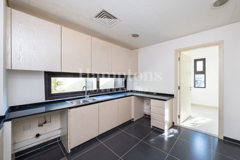 Снять в аренду таунхаус в Trinity, DAMAC Hills (Akoya by DAMAC), Дубай: 3 спальни, 253.06777200м², № 97485 - фото 3