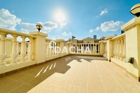 Townhouse in District 12T, Jumeirah Village Circle, Dubai 2 bedrooms, 180 sq.m. № 137970 - photo 3