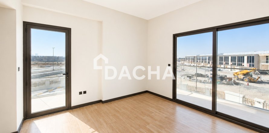Apartment in Rukan, Dubai 2 bedrooms, 117 sq.m. № 137965