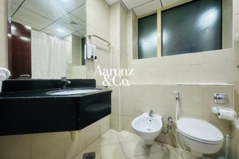 Apartment in Icon Tower 2, Jumeirah Lake Towers, Dubai 2 bedrooms, 122 sq.m. № 110703 - photo 4