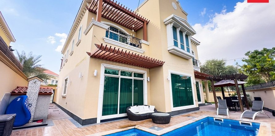 Villa in Dubai 5 bedrooms, 571.3 sq.m. № 10234