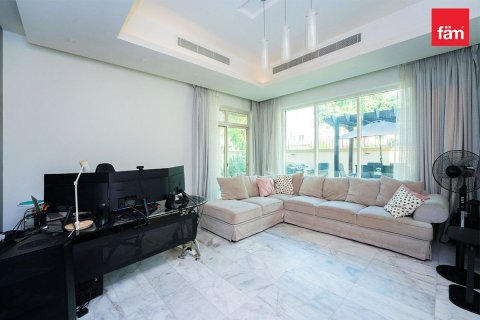 Villa in Dubai 5 bedrooms, 571.3 sq.m. № 10234 - photo 2