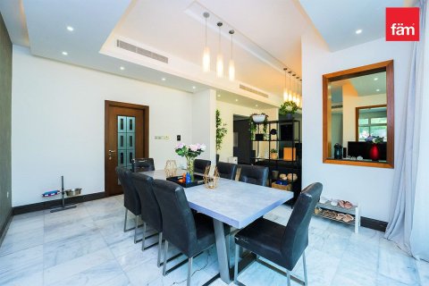 Villa in Dubai 5 bedrooms, 571.3 sq.m. № 10234 - photo 8
