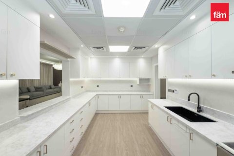 Villa à Dubai, 4 chambres, 468.7 m², № 17036 - photo 13