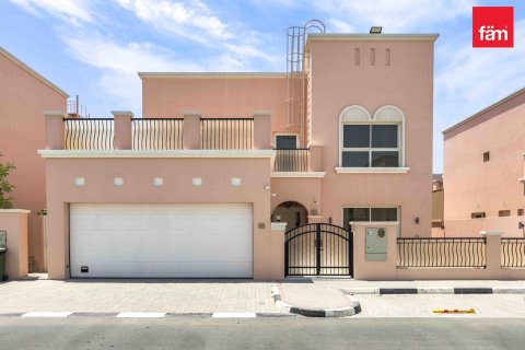 Villa à Dubai, 4 chambres, 468.7 m², № 17036 - photo 1
