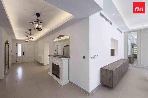 Villa à Dubai, 4 chambres, 468.7 m², № 17036 - photo 4