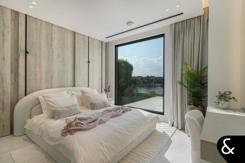 Villa in Jumeirah Islands, Dubai 4 bedrooms, 534 sq.m. № 74494 - photo 23