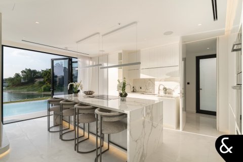 Villa in Jumeirah Islands, Dubai 4 bedrooms, 534 sq.m. № 74494 - photo 13