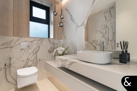 Villa in Jumeirah Islands, Dubai 4 bedrooms, 534 sq.m. № 74494 - photo 21