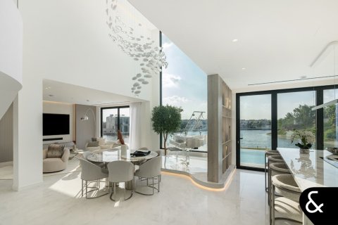 Villa in Jumeirah Islands, Dubai 4 bedrooms, 534 sq.m. № 74494 - photo 11