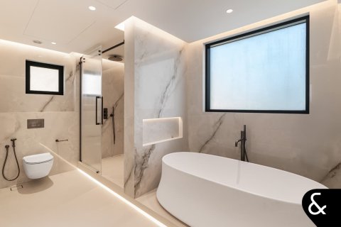 Villa in Jumeirah Islands, Dubai 4 bedrooms, 534 sq.m. № 74494 - photo 25