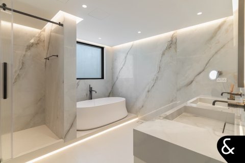 Villa in Jumeirah Islands, Dubai 4 bedrooms, 534 sq.m. № 74494 - photo 22