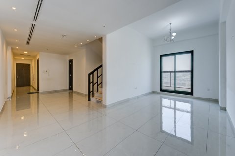Квартира в Дубае, 3 спальни, 219м², № 101253