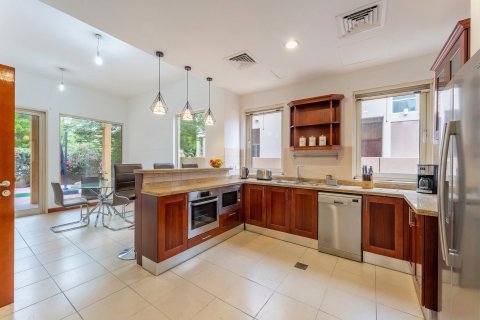 Villa in Dubai 3 bedrooms, 294 sq.m. № 101254 - photo 12