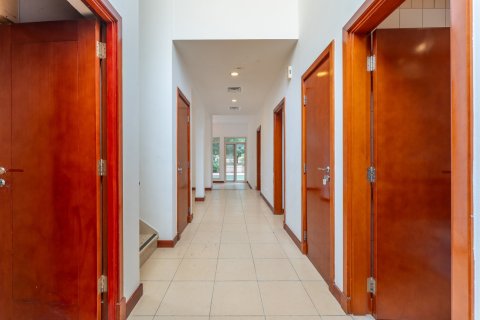 Villa in Dubai 3 bedrooms, 294 sq.m. № 101254 - photo 21