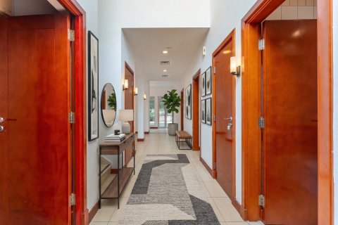 Villa in Dubai 3 bedrooms, 294 sq.m. № 101254 - photo 14