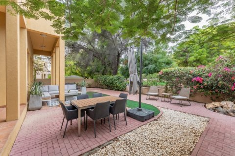 Villa in Dubai 3 bedrooms, 294 sq.m. № 101254 - photo 5