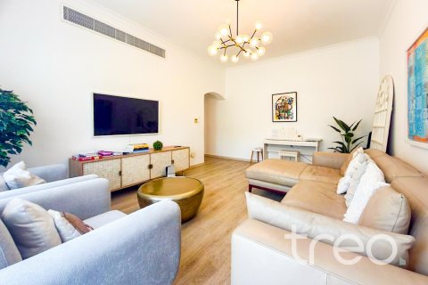 Villa in Meadows 8, Meadows, Dubai 5 bedrooms, 604.98 sq.m. № 136254 - photo 8