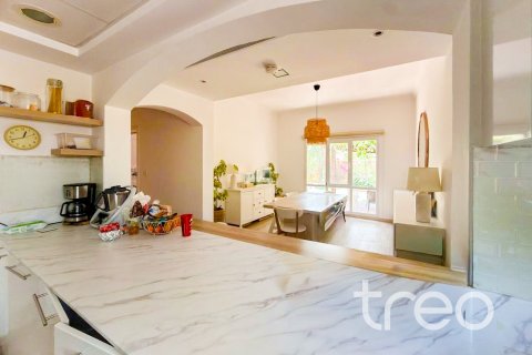 Villa in Meadows 8, Meadows, Dubai 5 bedrooms, 604.98 sq.m. № 136254 - photo 16