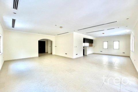 Villa in Legacy, Jumeirah Park, Dubai 3 bedrooms, 327.67 sq.m. № 136249 - photo 6