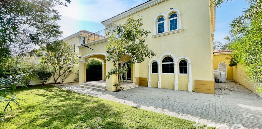 Villa in Legacy, Jumeirah Park, Dubai 3 bedrooms, 327.67 sq.m. № 136249