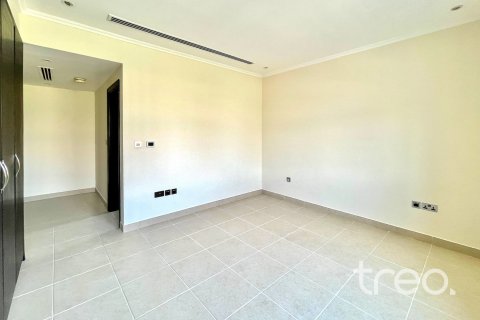 Villa in Legacy, Jumeirah Park, Dubai 3 bedrooms, 327.67 sq.m. № 136249 - photo 14