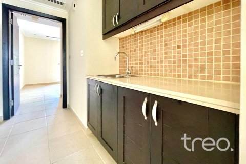 Villa in Legacy, Jumeirah Park, Dubai 3 bedrooms, 327.67 sq.m. № 136249 - photo 10