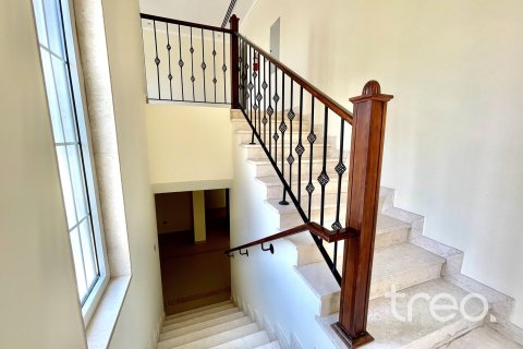 Villa in Legacy, Jumeirah Park, Dubai 3 bedrooms, 327.67 sq.m. № 136249 - photo 3