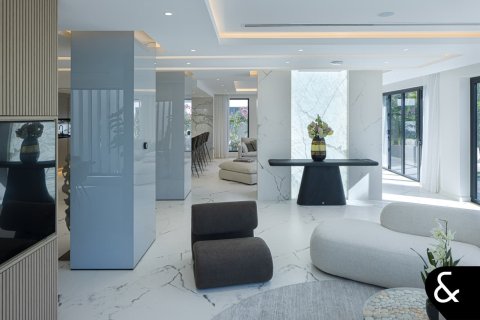 Villa in Jumeirah Golf Estates, Dubai 5 bedrooms, 668 sq.m. № 75792 - photo 9