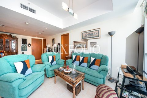Apartment in The Waves, Dubai Marina, Dubai 3 bedrooms, 171 sq.m. № 45951 - photo 1