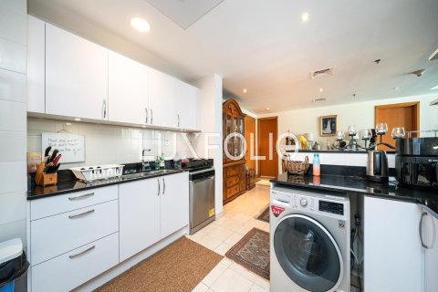 Apartment in The Waves, Dubai Marina, Dubai 3 bedrooms, 171 sq.m. № 45951 - photo 13