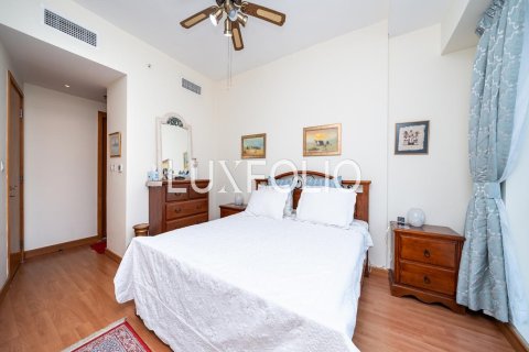 Apartment in The Waves, Dubai Marina, Dubai 3 bedrooms, 171 sq.m. № 45951 - photo 16