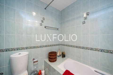 Apartment in The Waves, Dubai Marina, Dubai 3 bedrooms, 171 sq.m. № 45951 - photo 23