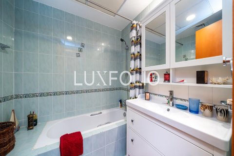 Apartment in The Waves, Dubai Marina, Dubai 3 bedrooms, 171 sq.m. № 45951 - photo 22