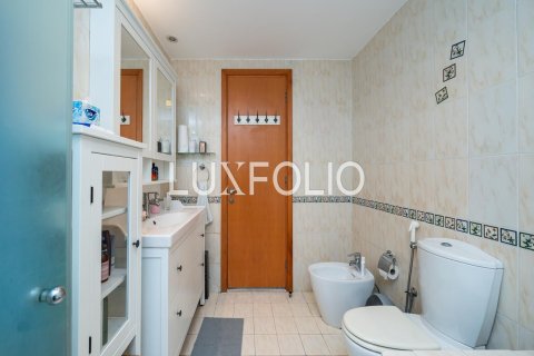 Apartment in The Waves, Dubai Marina, Dubai 3 bedrooms, 171 sq.m. № 45951 - photo 26