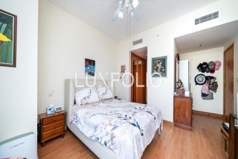Apartment in The Waves, Dubai Marina, Dubai 3 bedrooms, 171 sq.m. № 45951 - photo 20
