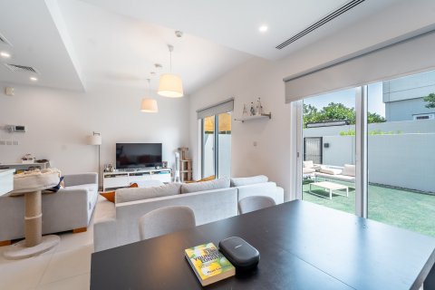 Купить виллу в Дубае: 3 спальни, 161м², № 97193 - фото 4