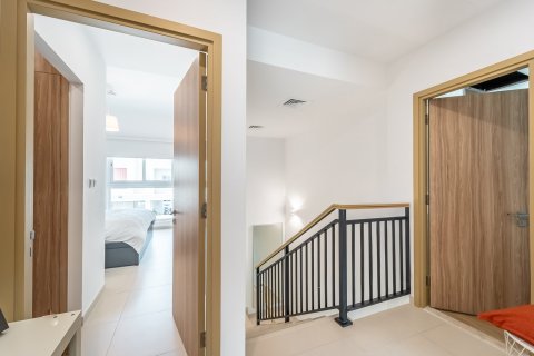 Купить виллу в Дубае: 3 спальни, 161м², № 97193 - фото 8