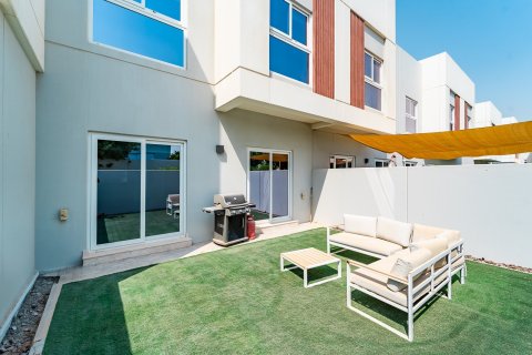 Купить виллу в Дубае: 3 спальни, 161м², № 97193 - фото 16