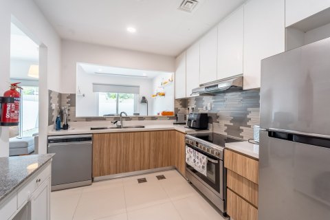 Купить виллу в Дубае: 3 спальни, 161м², № 97193 - фото 6