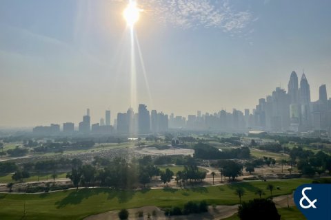 Apartamento en Golf Towers, The Views, Dubai, 1 dormitorio, 92 m², № 78741 - foto 1