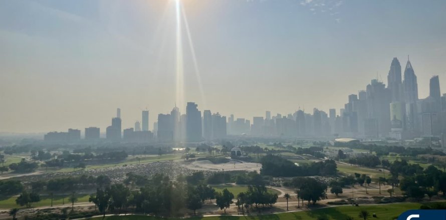 Appartement à Golf Towers, The Views, Dubai, 1 chambre, 92 m², № 78741