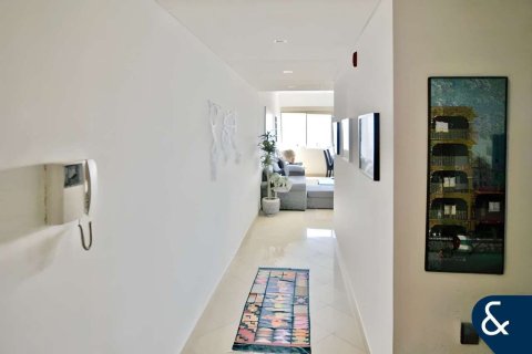 Apartamento en Golf Towers, The Views, Dubai, 1 dormitorio, 92 m², № 78741 - foto 2