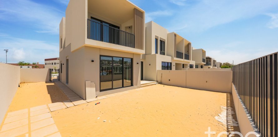 Townhouse in Dubai 4 bedrooms, 357.4 sq.m. № 136301
