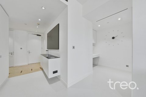 Apartment in Burj Khalifa, Dubai 2 bedrooms, 143.63 sq.m. № 136302 - photo 14