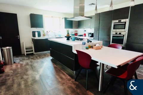 Снять в аренду виллу в Jumeirah Islands, Дубай: 4 спальни, 491м², № 79198 - фото 8