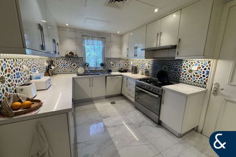 Villa in Arabian Ranches, Dubai 4 bedrooms, 297 sq.m. № 79211 - photo 7