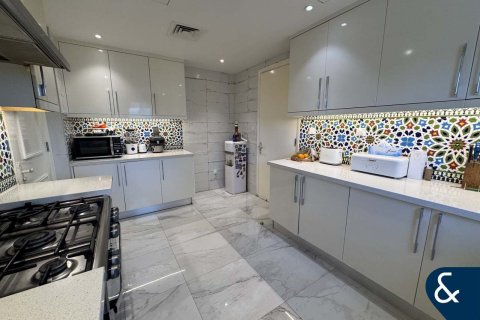 Villa in Arabian Ranches, Dubai 4 bedrooms, 297 sq.m. № 79211 - photo 17